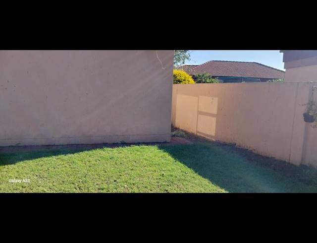 2 BEDROOM TOWNHOUSE FOR SALE IN VANDERBIJLPARK CE 2..